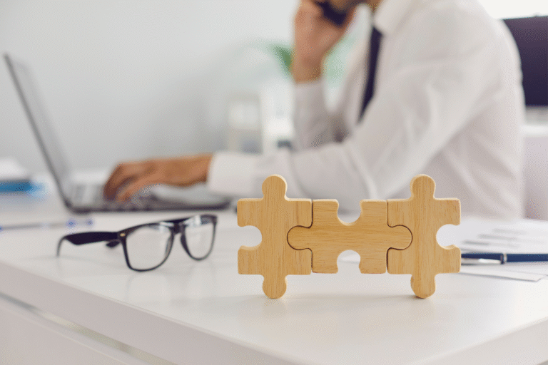 Puzzle pieces connecting which symbolizes enterprise integrations.